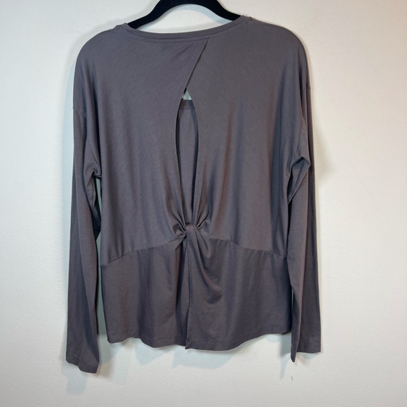Athleta Women's Essence Twist Back Long Sleeve Shirt Top Gray Athletic Sz Medium - Picture 7 of 11